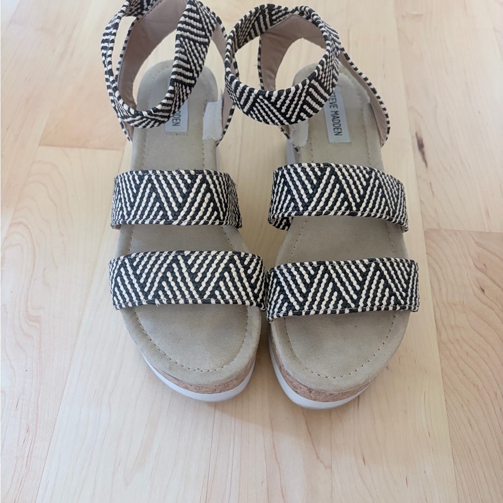 Steve Madden Black & White Geometric Woven Platform Sandals